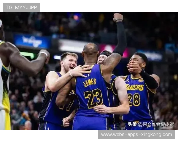 湖人三巨头合力砍下20+!东契奇狂揽大三双,斯玛特创历史,西部第三易主战火重燃 湖人三巨头合力砍下20+!东契奇狂揽大三双,斯玛特创历史,西部第三易主战火重燃