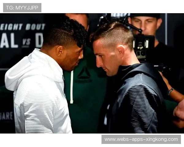 UFC选手比赛中突然推镜头:热血与激情的意外瞬间 UFC选手比赛中突然推镜头:热血与激情的意外瞬间