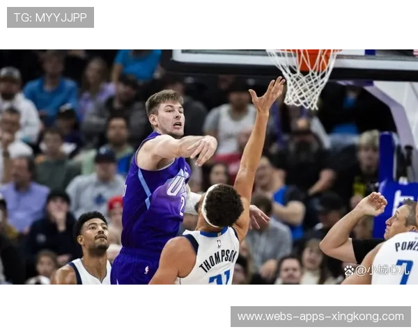 东契奇强攻篮下得手,独行侠追上比分 东契奇强攻篮下得手,独行侠追上比分